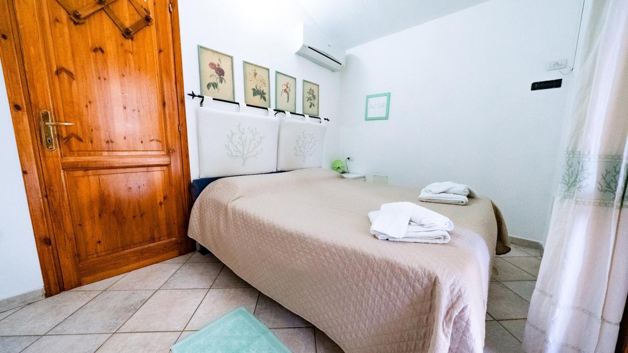 Da Teresa Bed & Breakfast San Teodoro  Exterior photo