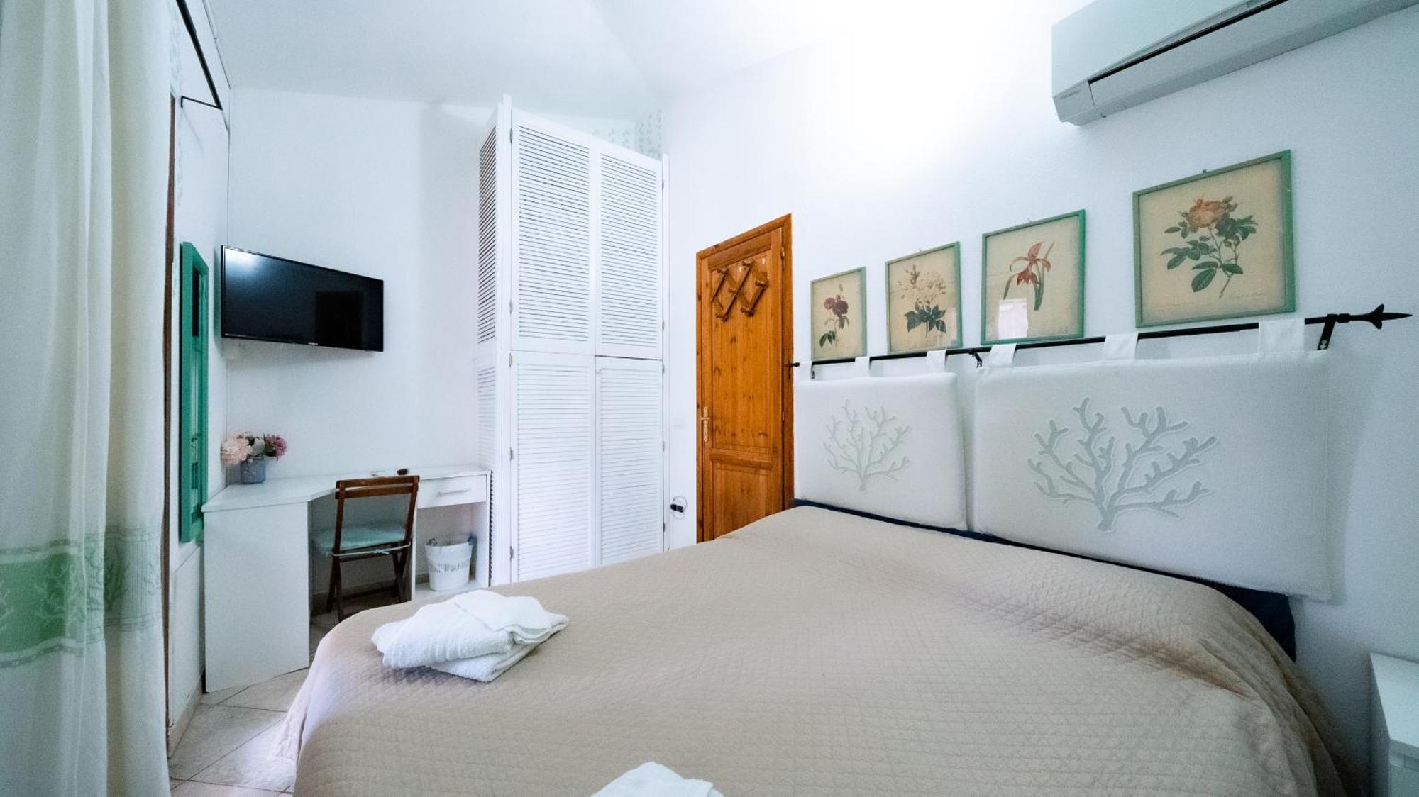 Da Teresa Bed & Breakfast San Teodoro  Exterior photo